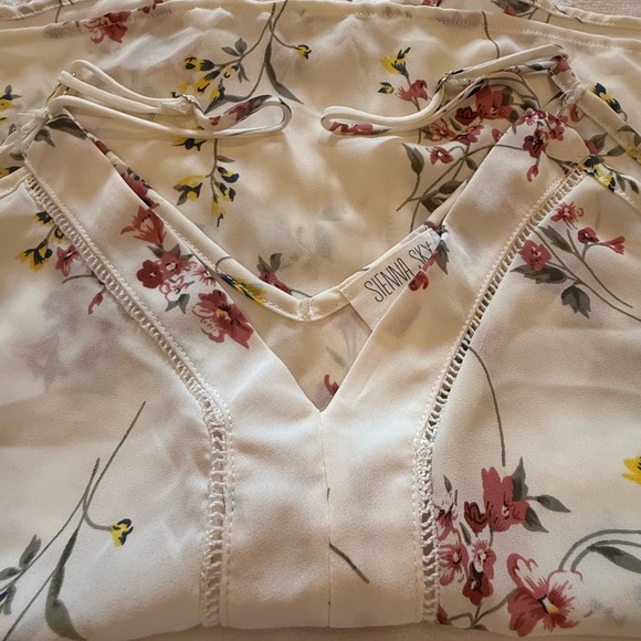 Sienna Sky Floral Print Cami Tank Top Cream Pink Yellow M - EUC - Picture 8 of 8